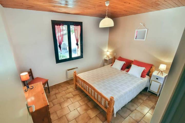 Location de vacances pour 6 personnes, avec piscine ainsi que terrasse et jardin, animaux acceptés à Balazuc - 3