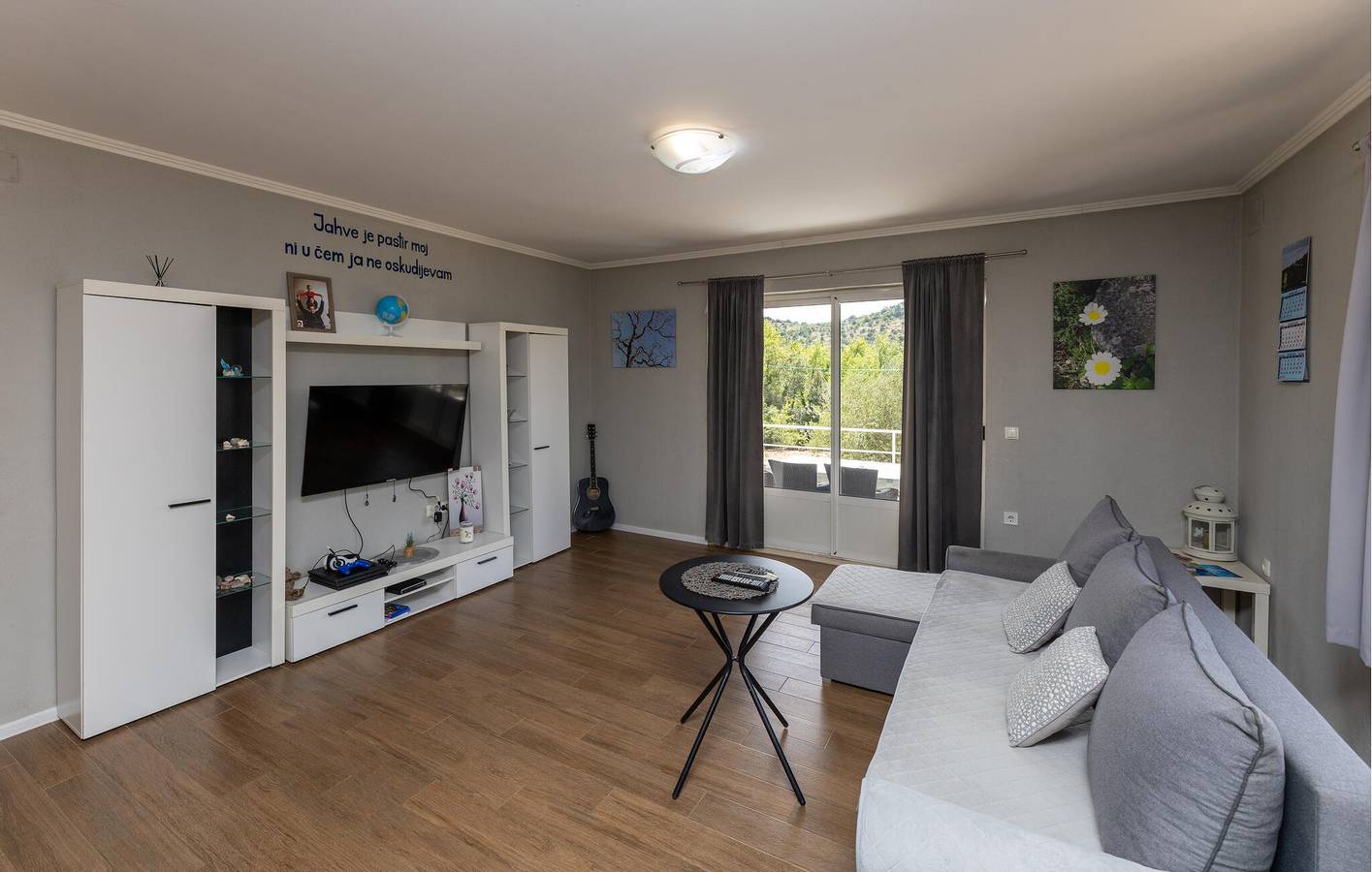 Ganze Ferienwohnung, Charmante 2-Zimmer-Wohnung mit Terrasse, in Küstennähe und mit WLAN in Dubrovnik-Neretva