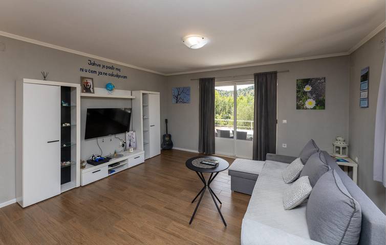 Ganze Ferienwohnung, Charmante 2-Zimmer-Wohnung mit Terrasse, in Küstennähe und mit WLAN in Dubrovnik-Neretva