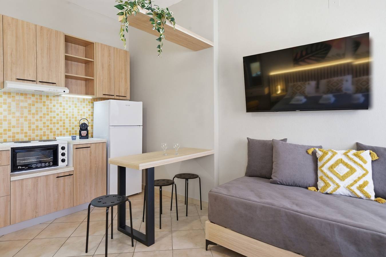 Studio entier, Studio '1' avec vue sur la montagne, Wi-Fi et climatisation in Sývota, Thesprotie