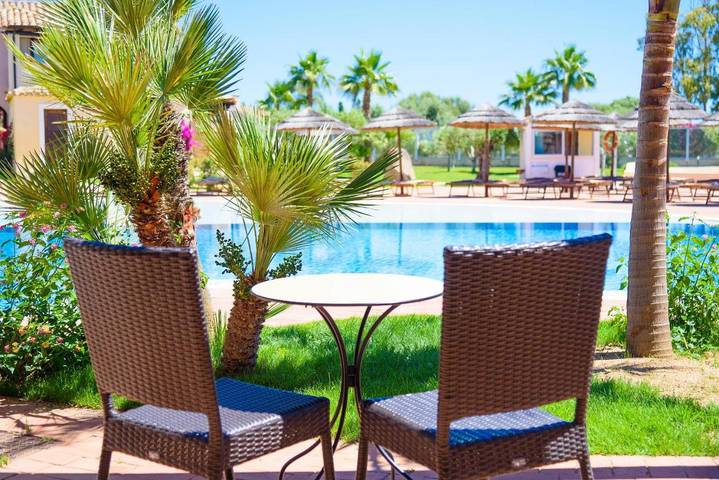 Bungalow für 2 Personen, mit Balkon und Garten sowie Pool in Costa Rei