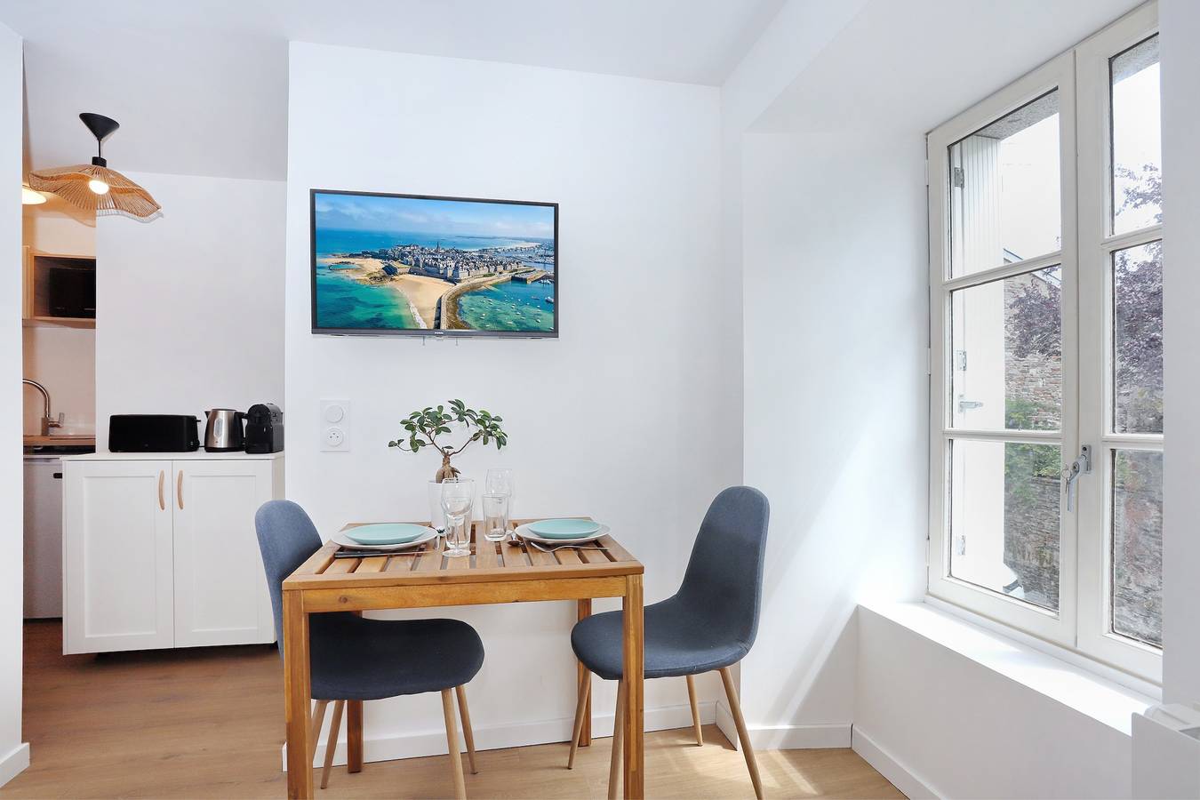 Apartamento entero, Studio Granit - 10 km de la plage & jardin partagé in Dol-de-Bretagne, Región de Saint-Malo