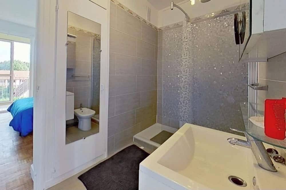 Entire apartment, Paris is 2 stations away ( M14) in Chevilly-Larue, Val-de-Marne