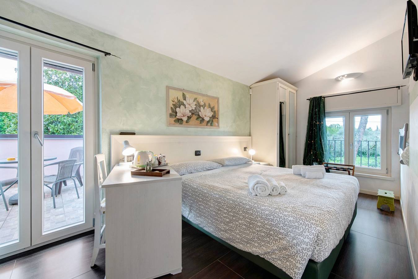 Villa 'La Baia' mit privater Terrasse, Wi-Fi und Klimaanlage in San Felice del Benaco, Gardasee-Berge