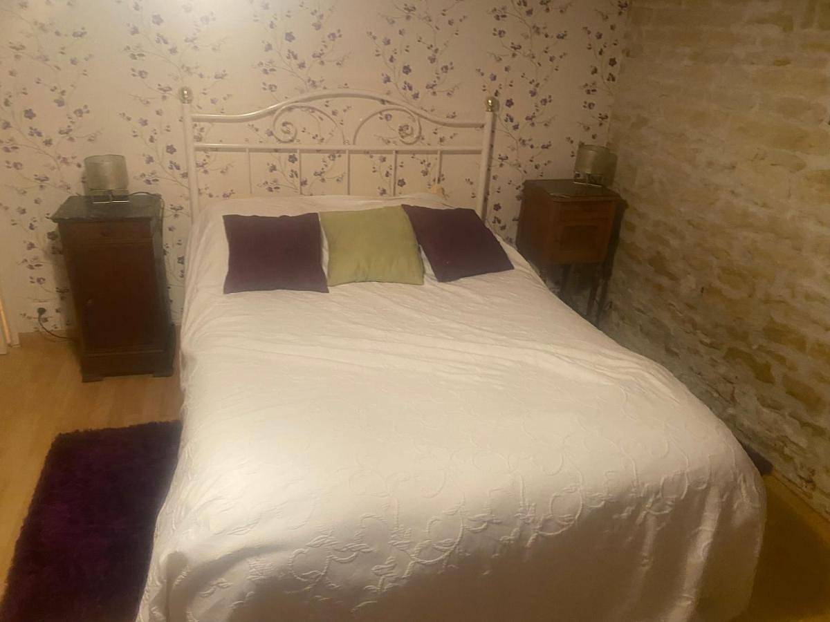 Two-Bedroom House in Meillant, Saint-Amand-Montrond