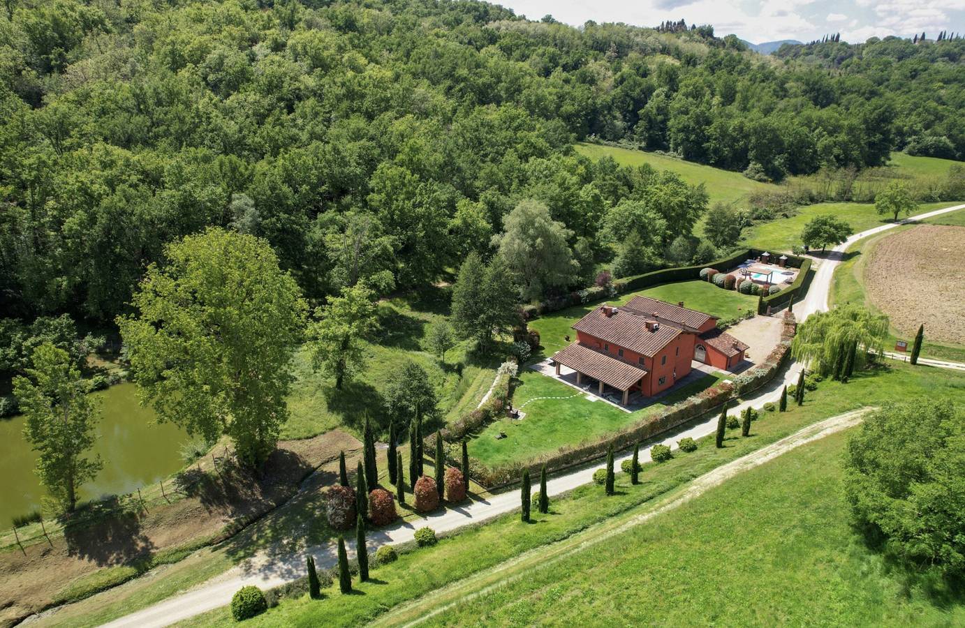 Villa Casa Rossa in a scenic place. 16 people in Reggello, Valdarno