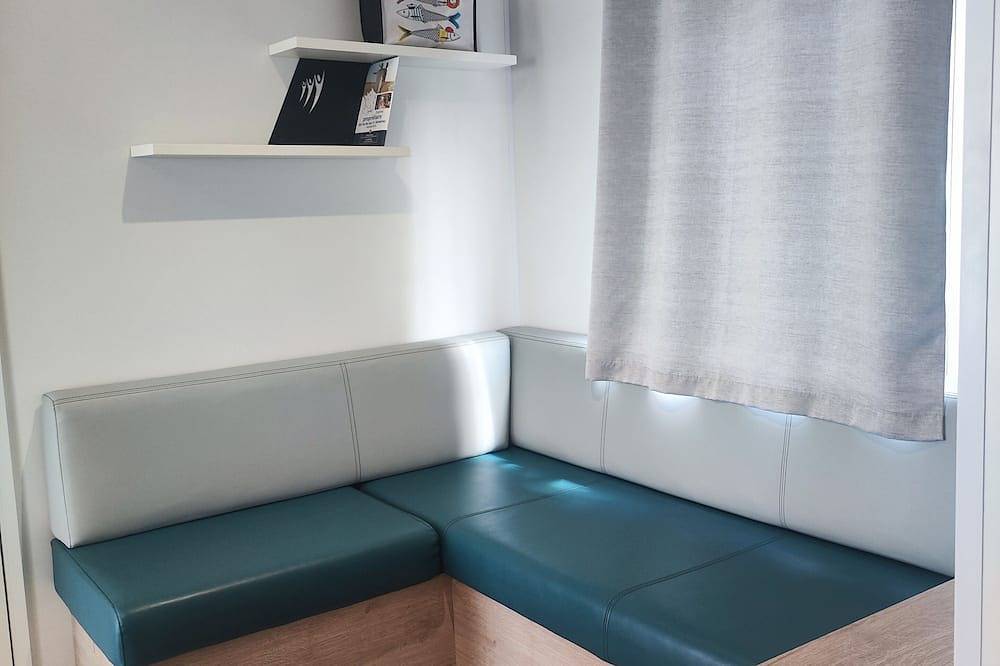 Mobil-home à 300 m de la plage. Camping 4* La Falaise Narbonne-Plage in Narbonne Plage, Narbonne