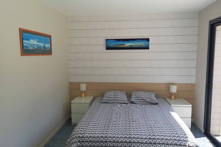 Modern wooden villa with swimming pool in Hourtin, Médoc Regional Natural Park