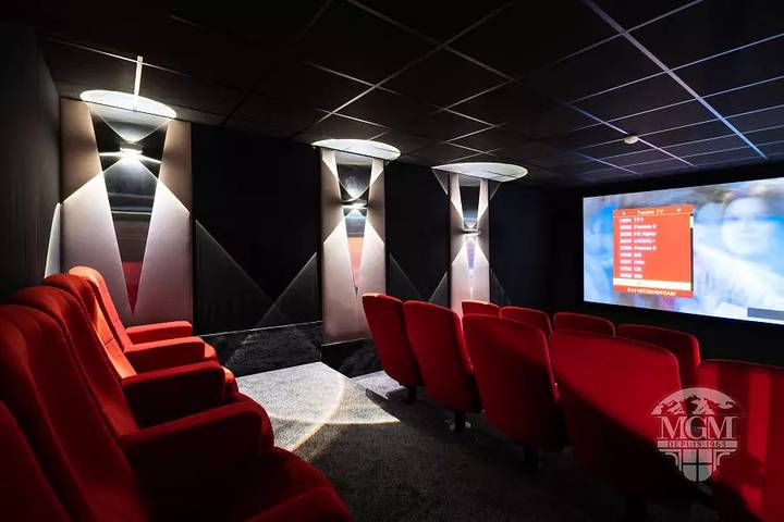 Gîte pour 8 personnes, avec balcon ainsi que piscine et sauna, animaux acceptés à Verchaix - 3