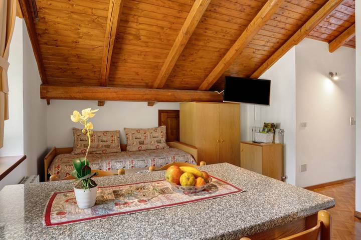 Entire apartment, 'Residence Bilocale' Apartment with Shared Garden and Wi-Fi in Pracorno, Rabbi