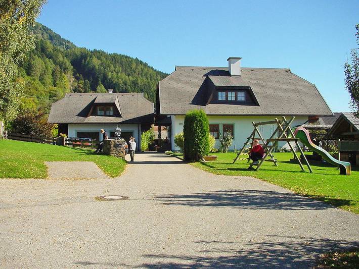Ferienwohnung für 4 Personen, mit Balkon und Terrasse sowie Garten und Ausblick am Millstätter See