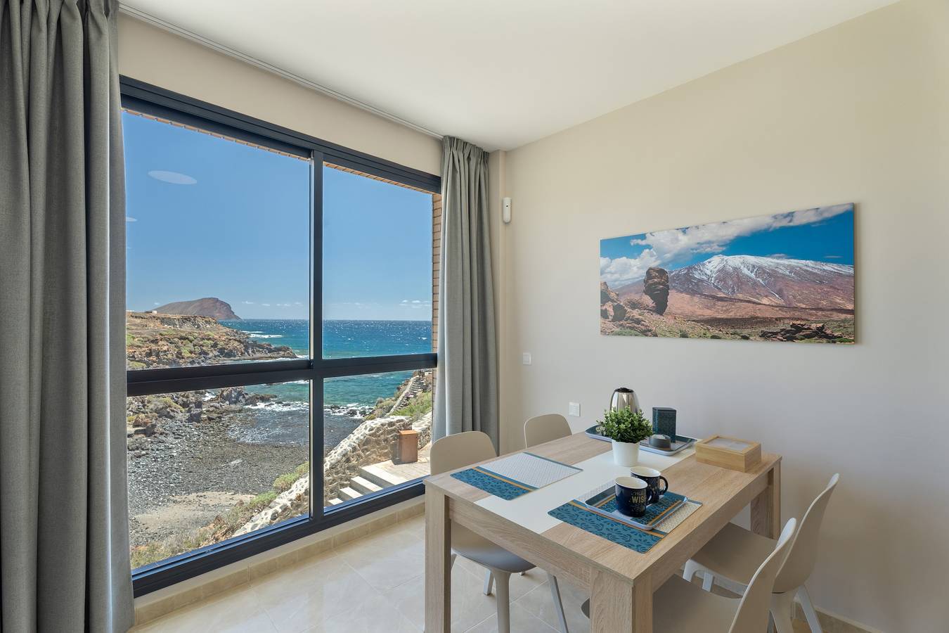 Appartement entier, Vacances 'Maresía' avec vue sur la mer, terrasse privée et Wi-Fi in Los Abrigos, Granadilla de Abona