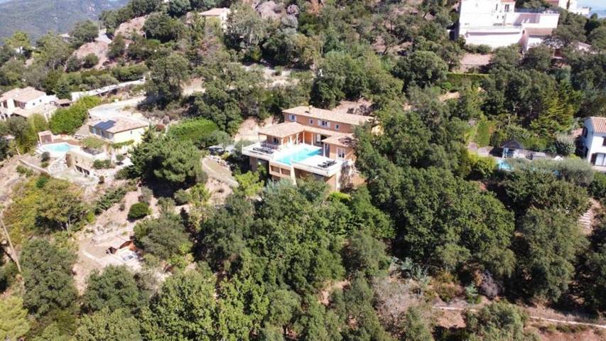 Location de vacances pour 10 personnes, avec piscine ainsi que vue et jardin, animaux acceptés dans Saint-Jean de l'Esterel - 4