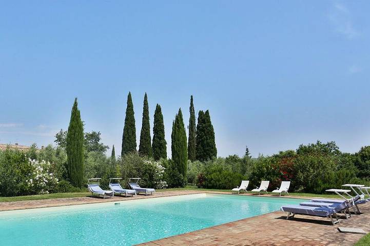 Agriturismo per 10 persone, con giardino in Montalcino