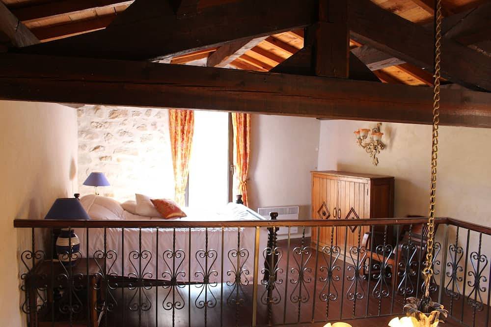 Duplex de 75m2 + terrasses - spa privé, massages thaï - table d'hôte... in Saint-Michel-de-Boulogne, Parc naturel régional des Monts d'Ardèche