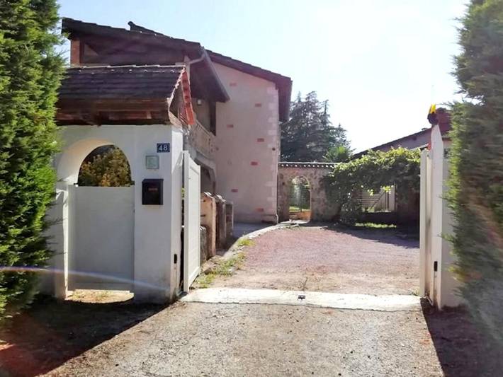 Location de vacances pour 4 personnes, avec vue ainsi que piscine et jardin à Figeac - 2