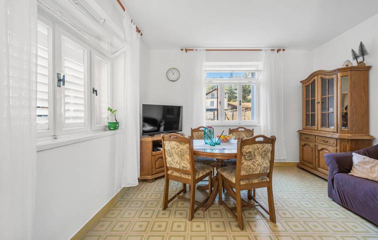 Gemütliche 1-Zimmer-Wohnung mit Terrasse in der Nähe des Flusses Krka in Raslina, Šibenik-Knin