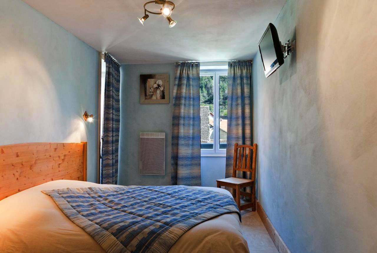 Double Room in Saint-Julien-en-Beauchêne, Région de Gap