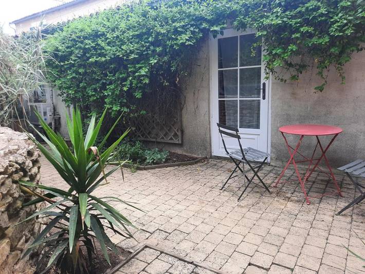 Location de vacances pour 4 personnes, avec piscine ainsi que bassin pour enfant et jardin à Vendeuvre-du-Poitou - 2