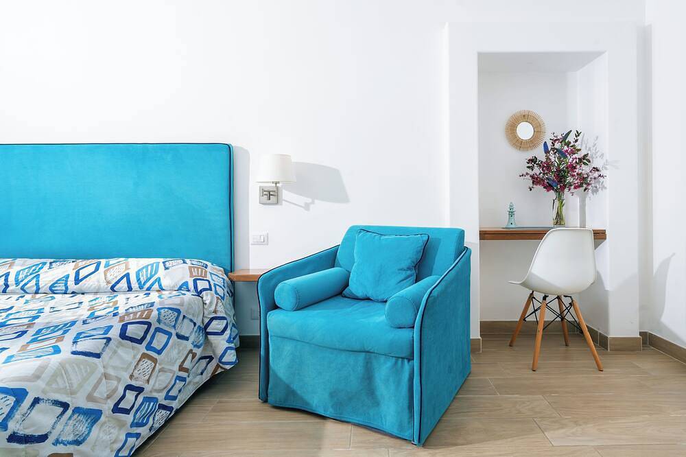 The Ancient Pine Cone Chateau - Light Blue in Meta, Neapel Provinz