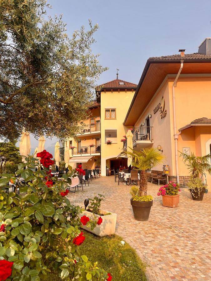 Hotel voor 2 personen, with Balkon and Whirlpool as well as Terras and Tuin in Auer