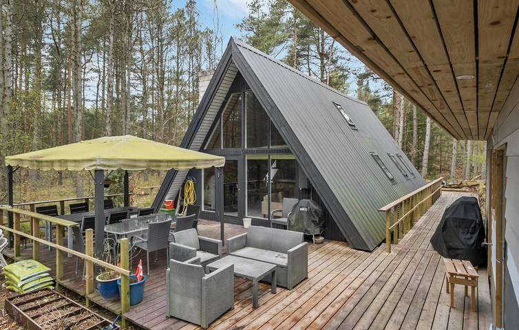 Feriehus for 6 personer, med terrasse i Danmark