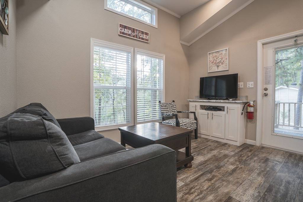 Magnolia Cottage at Safe Harbor Brady Mountain on Lake Ouachita! in Lake Ouachita