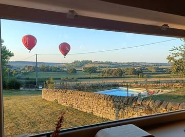 Gîte pour 8 personnes, avec jardin ainsi que terrasse et piscine dans Saône-et-Loire