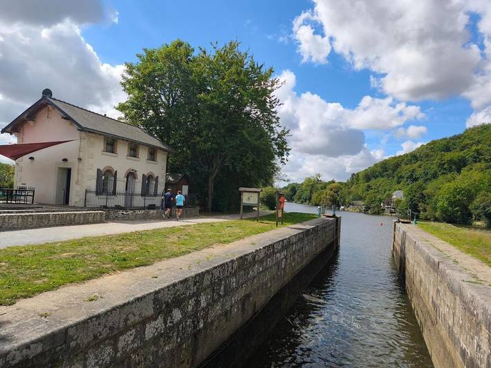 Location de vacances pour 6 personnes, avec Terrasse ainsi que Jardin et Vue à Changé (Mayenne)