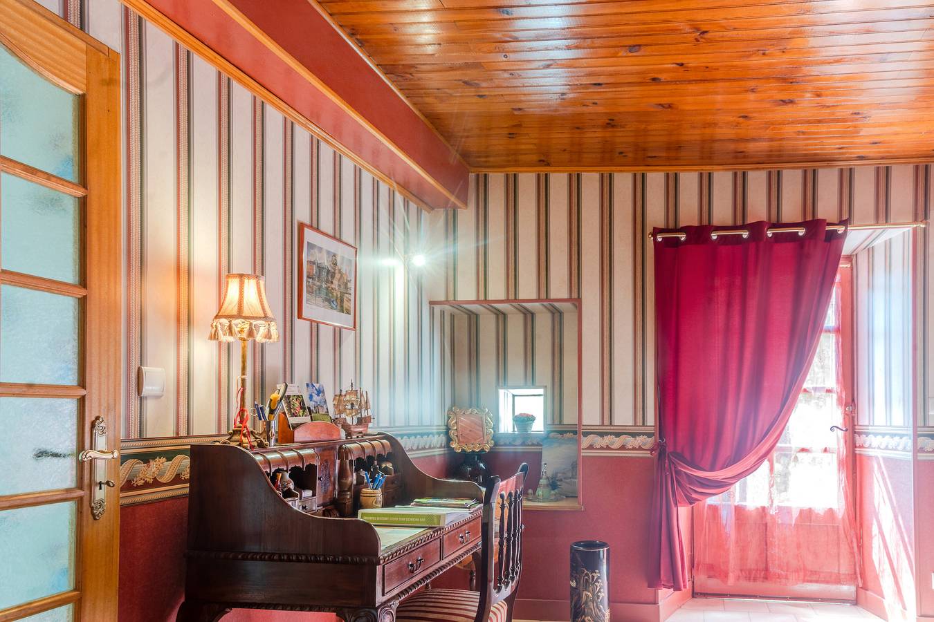 Casa Vacacional 'Des Tilleuls' con Jardín Privado in Saint-Mathieu, Parque Natural Regional Périgord-Limousin