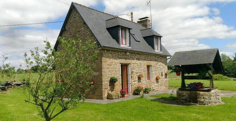 Location de vacances pour 4 personnes, avec terrasse à Saint-Georges-de-Reintembault