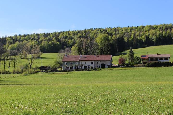 Gîte pour 5 personnes, avec Jardin et Vue à Entre-deux-Monts