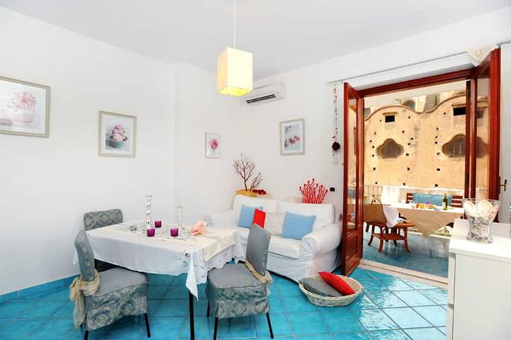 Appartement entier, Mirtillo, Close to the Beach, Private terrace by Amalfivacation.it in Minori, Côte Amalfitaine