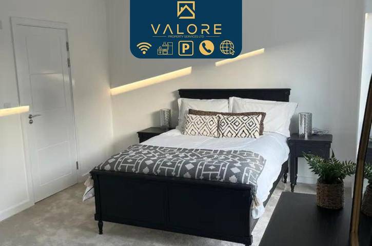 Holiday rental for 8 people, with Balcony and Terrace as well as Garden and Lake view in Milton Keynes