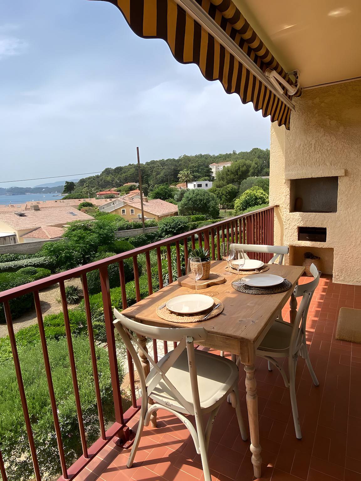 Apartamento entero, Apartamento 'Magnifique 6 Personnes' con Balcón, Wi-Fi y Aire Acondicionado in Le Pradet, Region de Toulon