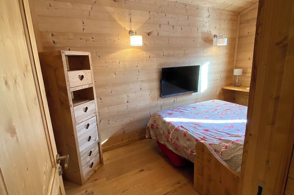 Appartement entier, Auron: superbe appartement 3/4 pièces rénové type chalet-6 personnes in Auron, Saint-Étienne-de-Tinée