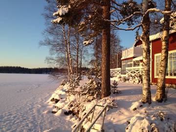 Ferienhaus für 6 Personen, mit Garten und Sauna sowie Seeblick in Mittelschweden