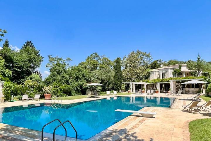 Villa for 18 people, with Balcony and Terrace as well as Garden and Pool in Corfu (city)