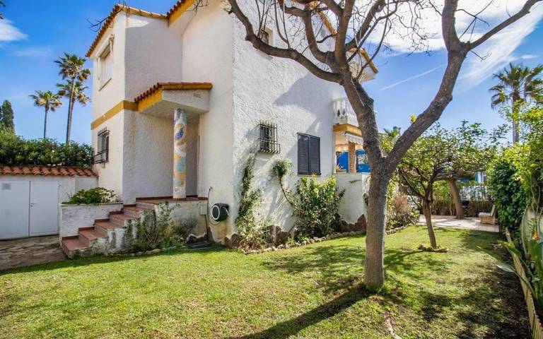 Casa rural para 6 personas, con jardín además de terraza y piscina en Alcalá de Chivert