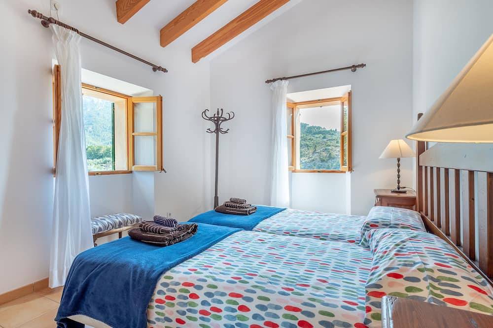 Deia semi-detached house .Sunny location near paths to the sea or the village. in Deià, Coast of Mallorca