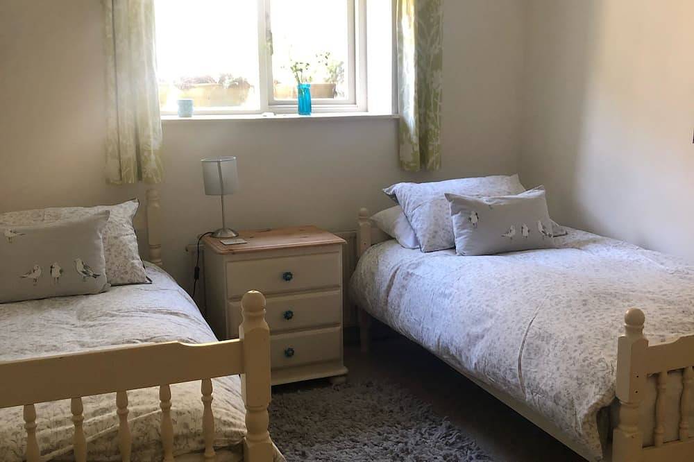 Stylish holiday barn walkable to beaches, coastal path and ferry to Salcombe in East Portlemouth, South Devon