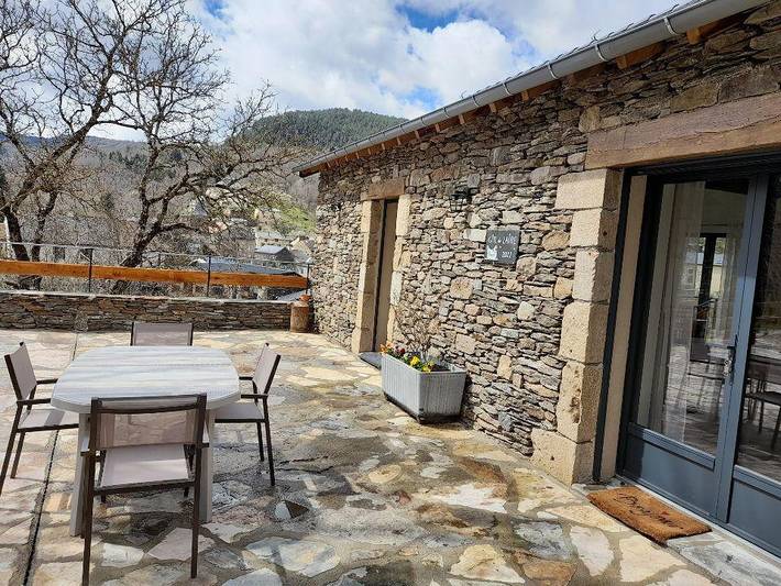 Gîte pour 4 personnes, avec Jacuzzi et Terrasse ainsi que Jardin et Vue dans Lozère