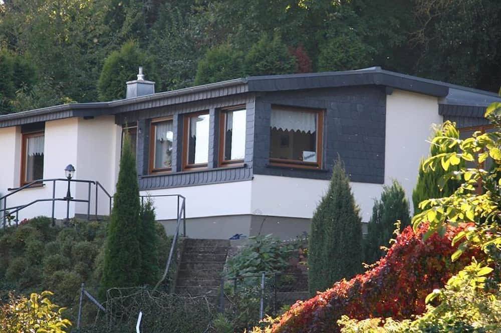 Entire apartment, Ferienhaus Burgblick - 4-bed vacation home, shower/Wc, 2 bedrooms in Bad Münstereifel, Naturpark Hohes Venn-Eifel
