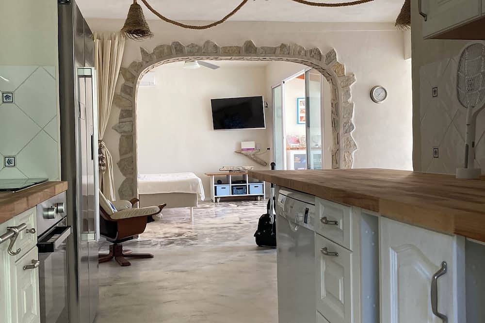 Pure beach feeling - Casa Caracol is located directly on the beach of Cala Romantica in Playa Romàntica, Manacor