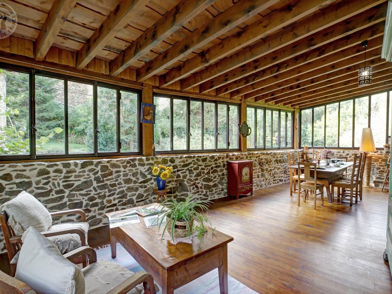 Lumineux gîte à Malleval : 2 chambres, véranda, terrasse, nature et sentiers de randonnée à proximité in Malleval, Regionaler Naturpark Pilat