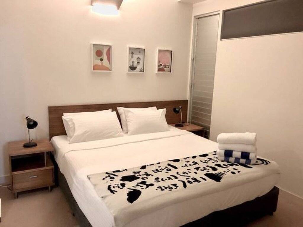 Ganze Wohnung, Luxus-Apartment mit 2 Schlafzimmern, nur wenige Minuten vom Strand entfernt. in Noosa Heads, Noosa