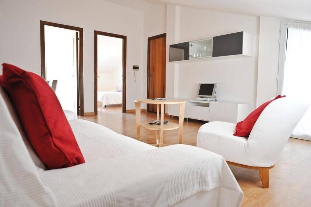 Appartamento intero, Delizioso appartamento mansardato in centro paese in Portoscuso, Provincia di Carbonia-Iglesias