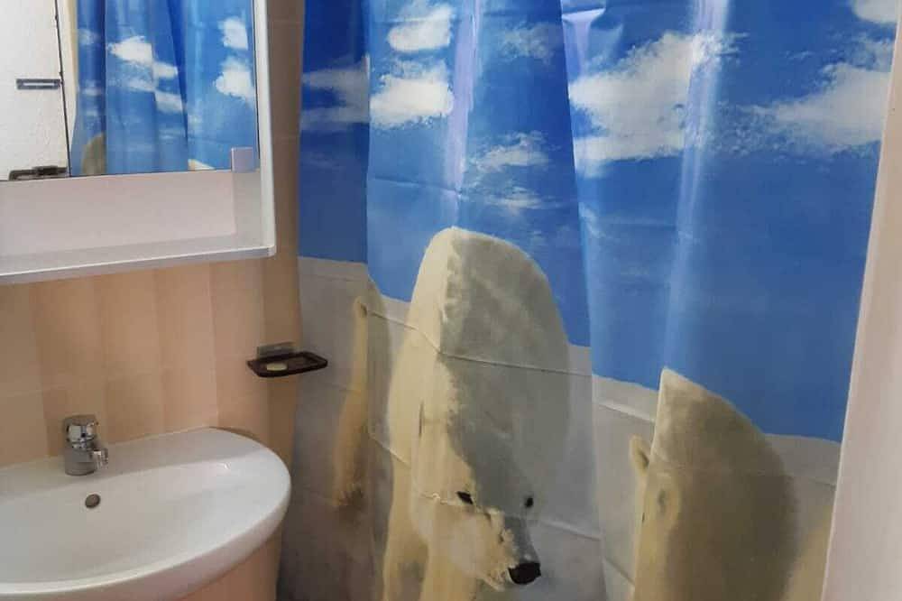 Ganze Wohnung, Quiet studio near the center of Allos, close to the famous lake, the Verdon and skiing. in Allos, Castellane und Umgebung