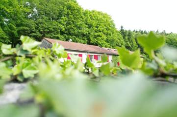 Gîte pour 12 personnes, avec jardin et terrasse dans Lac de Laprade Basse
