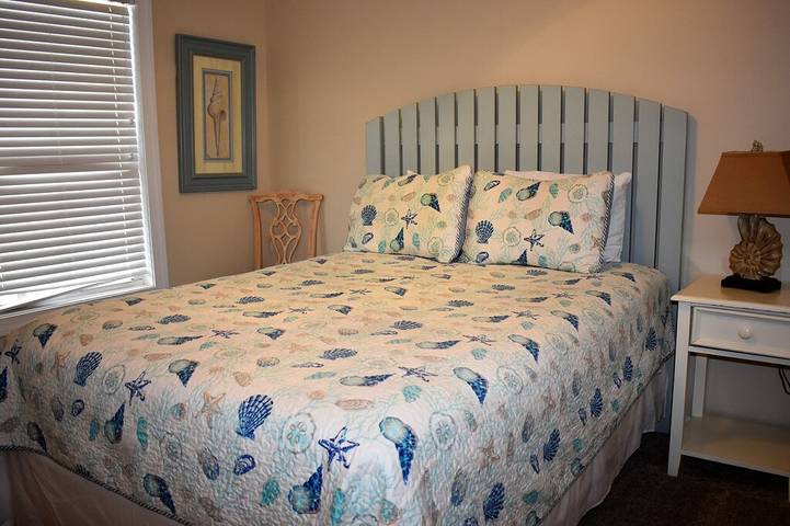 Vacation rental for 8 people, with pool and yard as well as balcony, with pets in Tybee Island